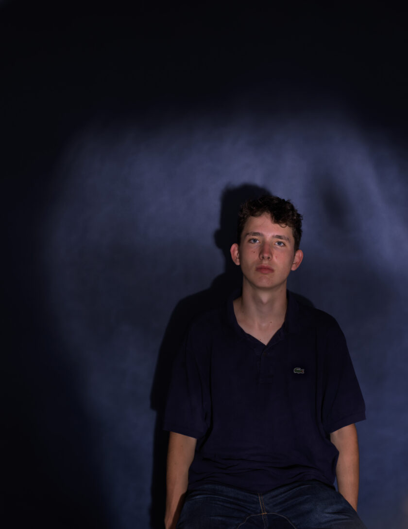 What if photography opens up a space for the imaginary and the dreamlike? For the Portraits at Fotomuseum Winterthur in 2018this is the area I want to explore and illuminate. This work is carefully composed like a still life; I almost paint with light and colour. In front of a night blue background, I create rather mysterious portraits.